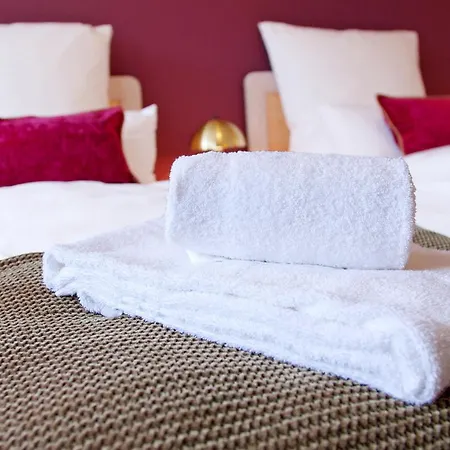 Westersuites - Purple - 1br Zentral Balkon Wlan 3 Betten Waschtrockner Bréma